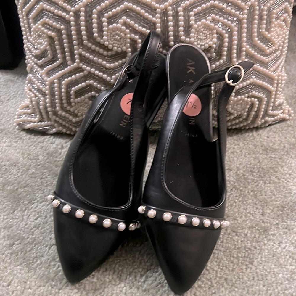 Like new Anne Klein flats with pearl design